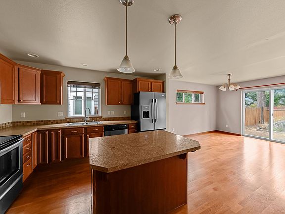 2nd image of 620 NW Oxford Pl