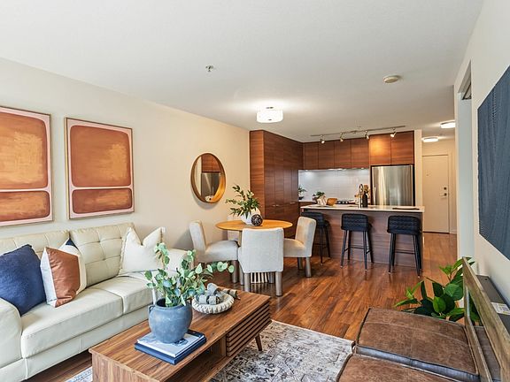 2nd image of 1677 Lloyd Ave #210