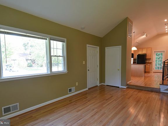 3rd image of 1609 Trenton Dr