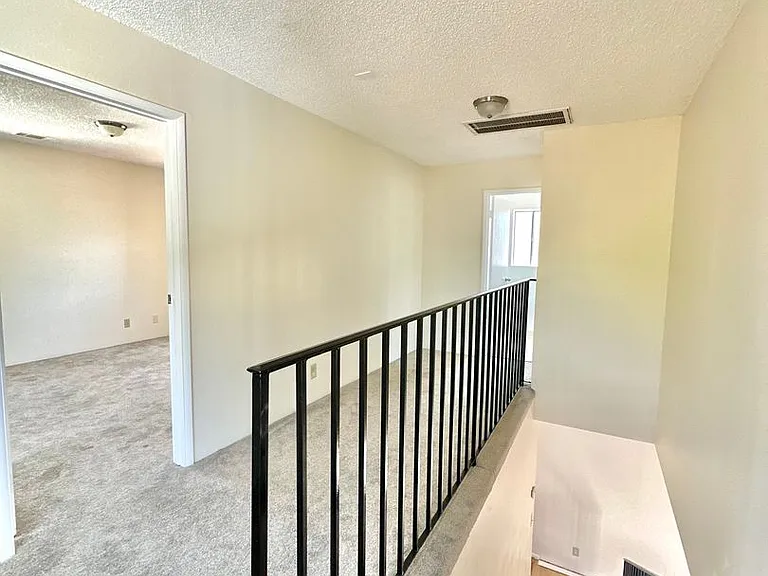 1009 E Haley St — Photo 24