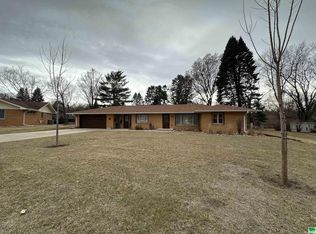 1681 Pleasant Court Dr, Sheldon, IA 51201