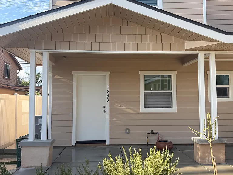 1963 E 5th St — Photo 16