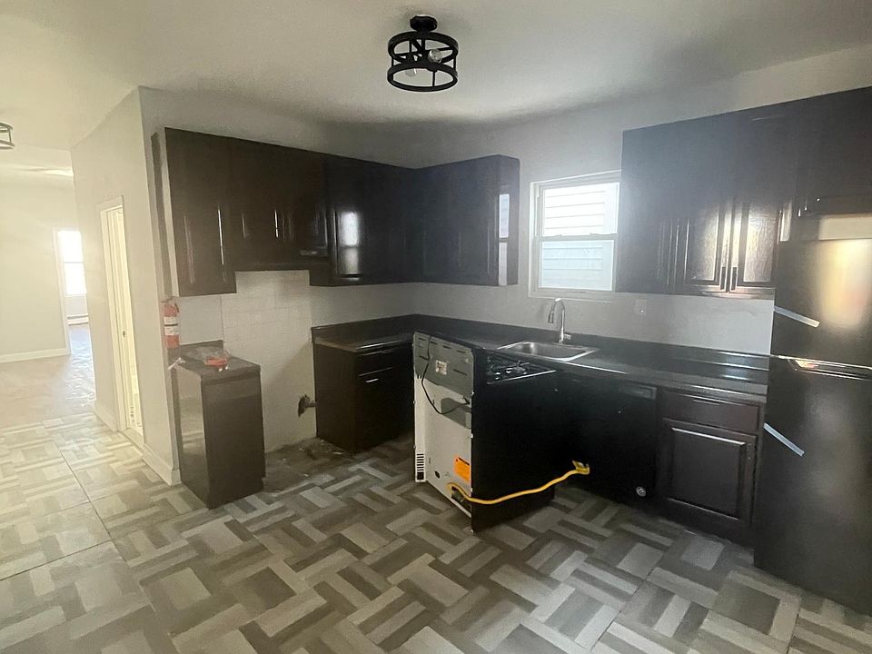 1st image of 317 Coit St Floor 2
