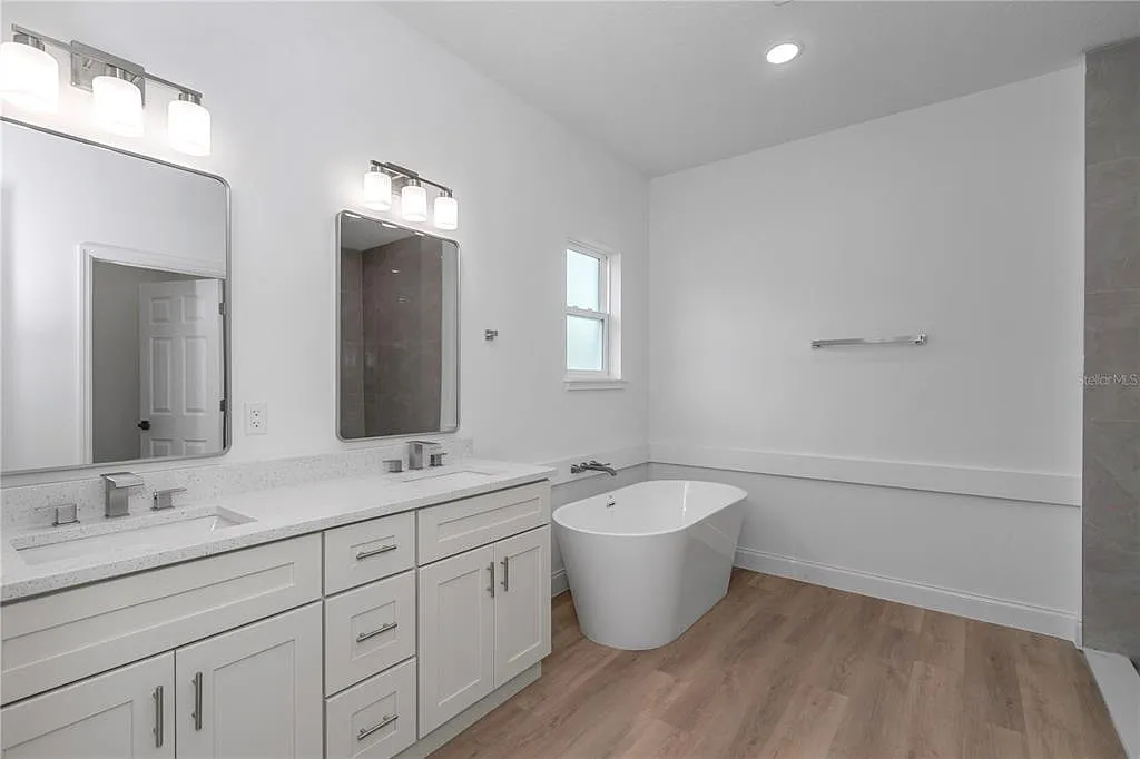 4 bed, 2.5 bath, 1816 sqft, $2,100 — Photo 3