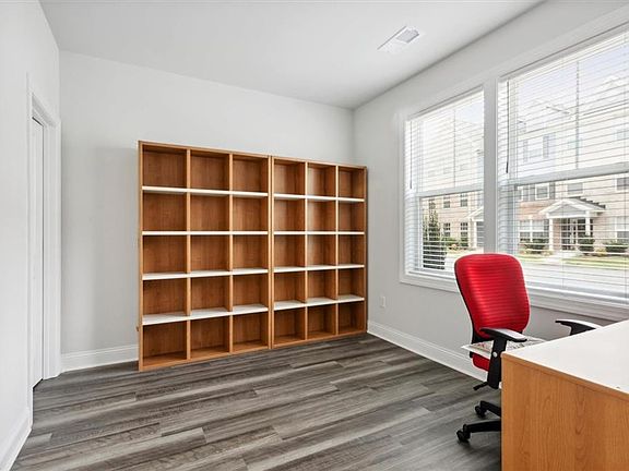 5th image of 115 Daybeacon St