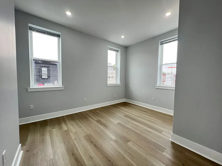 2945 Wharton St — Photo 18