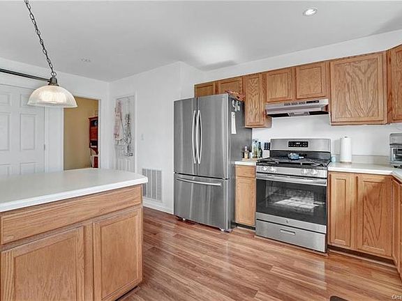 4th image of 126 Highwood Dr