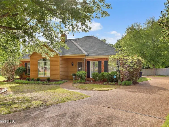 102 Middle Field Dr, Canton, MS 39046