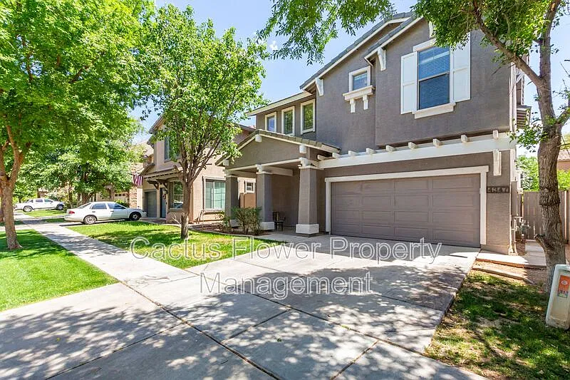 4 bed, 2.5 bath, 2195 sqft, $2,495 — Photo 2