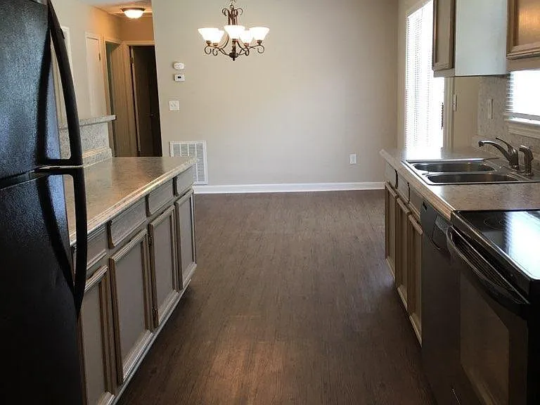 311 Hillcrest Dr — Photo 6
