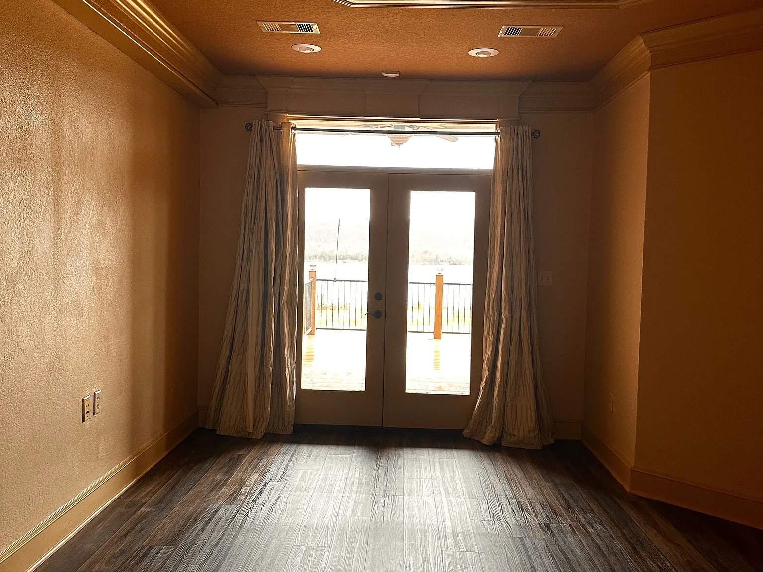 3 bed, 2.5 bath, 2700 sqft, $2,500 — Photo 4