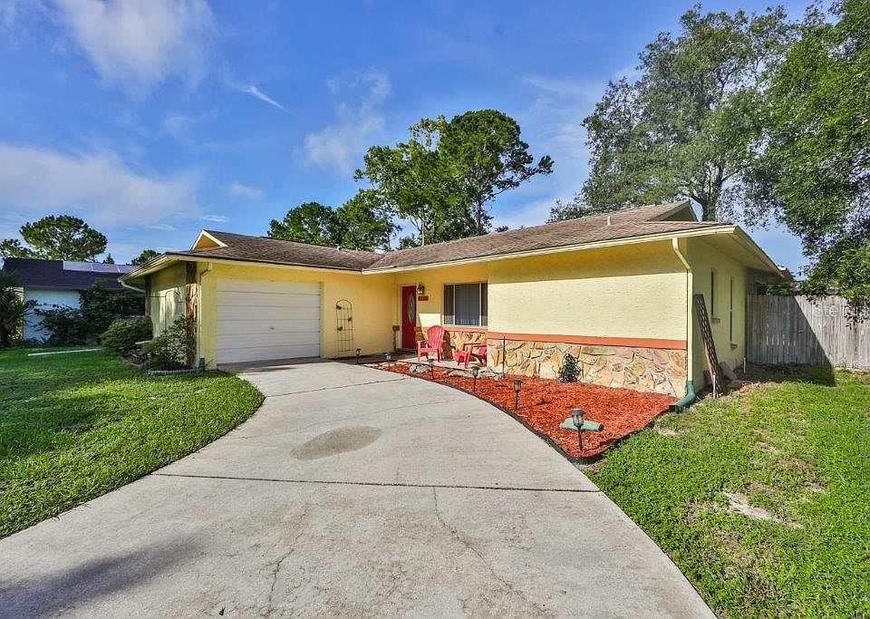 1st image of 1390 Crescent Ct