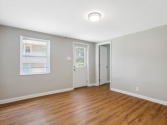 4th image of 426 Hickory Hill Dr