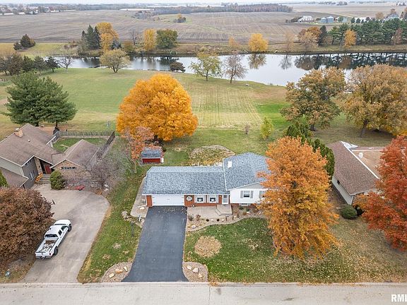 4th image of 592 Lake Dr