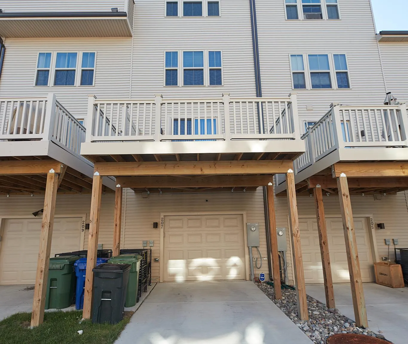 207 S Newkirk St — Photo 2