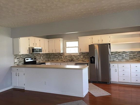 4th image of 410 Brandy Hill Ave