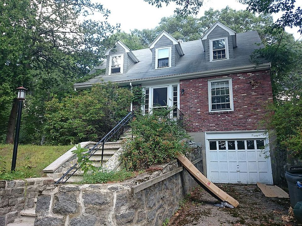 2nd image of 100 Leland Rd