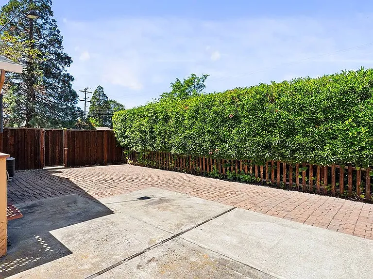 5515 Pennsylvania Blvd — Photo 16