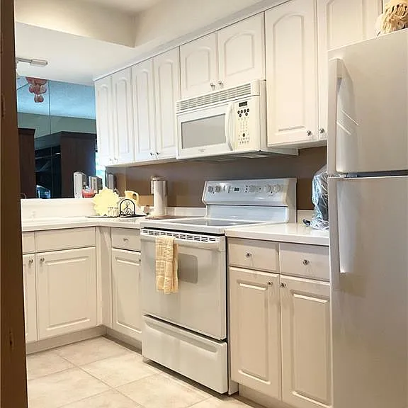 1165 Clam Ct #7 — Photo 10