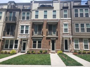 4981 Lakeside Xing, Chantilly, VA 20151