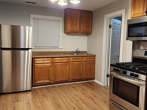4th image of 2056 N La Crosse Ave Unit 1E
