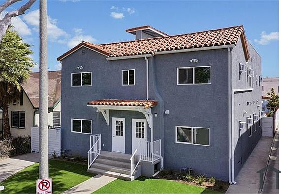 2nd image of 1848 S Sycamore Ave #1