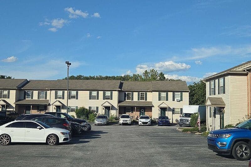 1st image of 47 E 3rd Ave