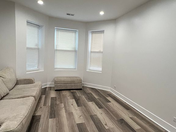 3rd image of 3626 W Grenshaw St #2
