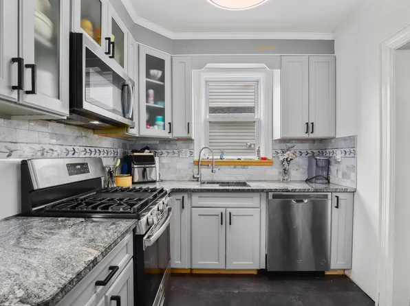 3215 Randall Avenue image 15 of 21