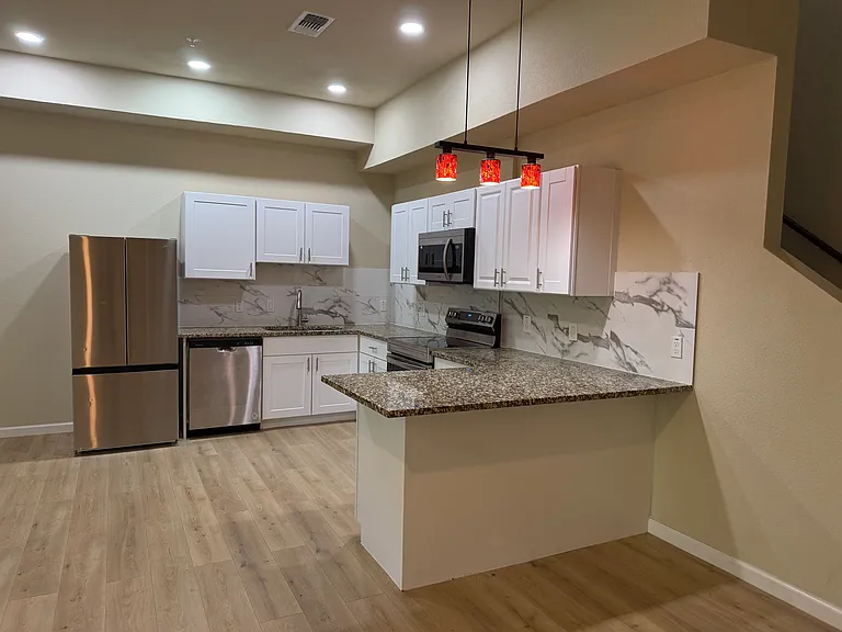 230 Heritage Ct — Photo 18