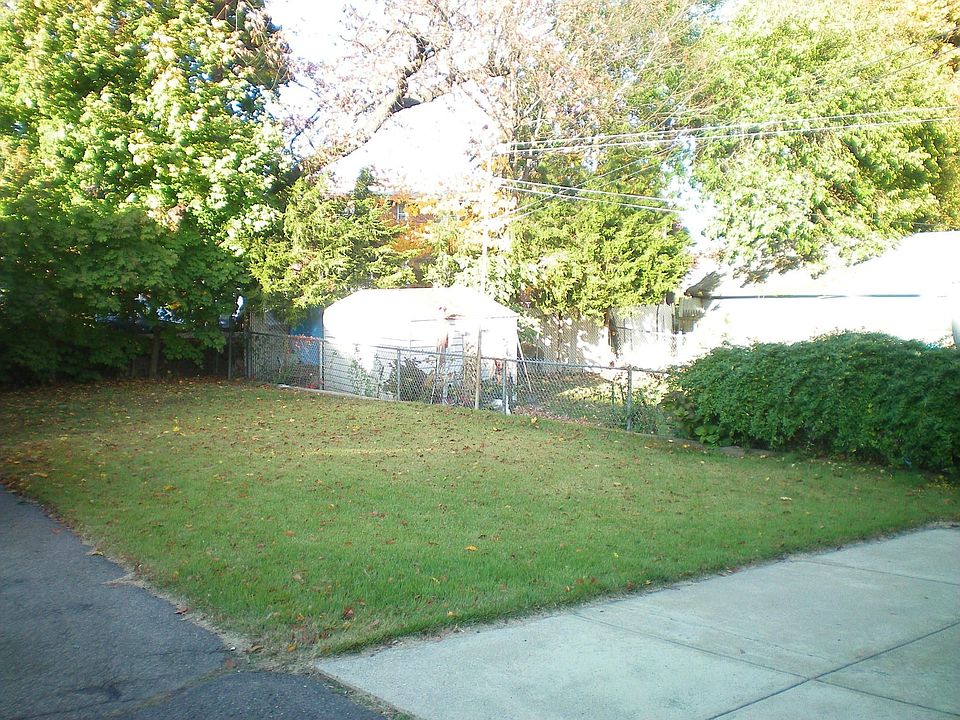 2nd image of 27 Harmony St