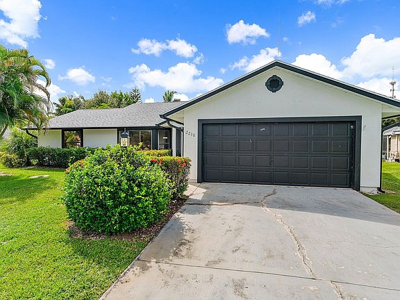 5th image of 2238 SE Lucaya Street