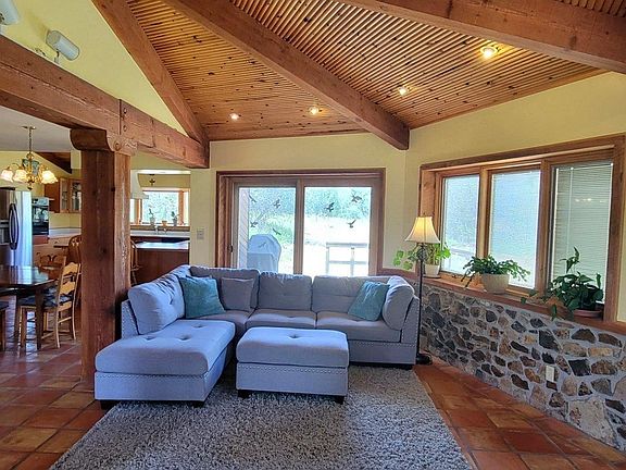 5th image of 22 Meadow Hawk Ln