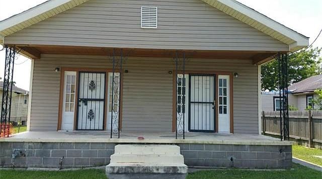 1st image of 1 Tulip Ln