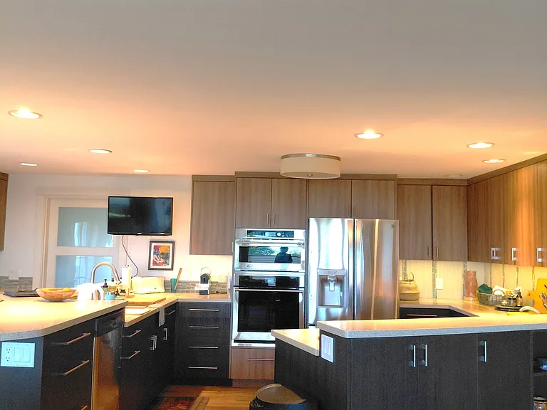 1584 Marine Dr — Photo 10