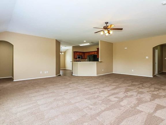 5th image of 4808 Bluebird Ln