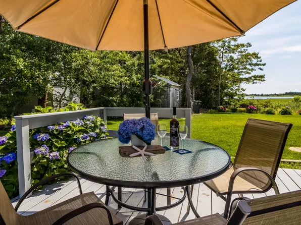 18 Gulls Cove Road, West Yarmouth, MA 02673