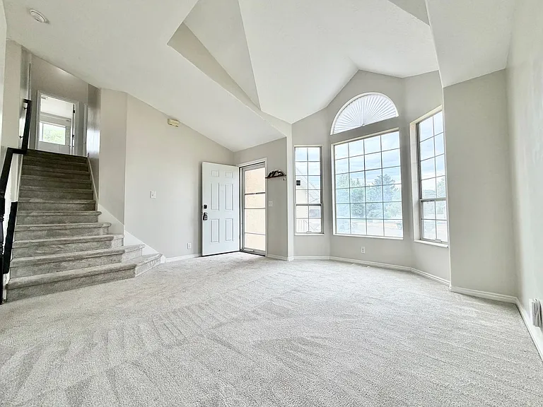 979 E Blue Heron Cir — Photo 2
