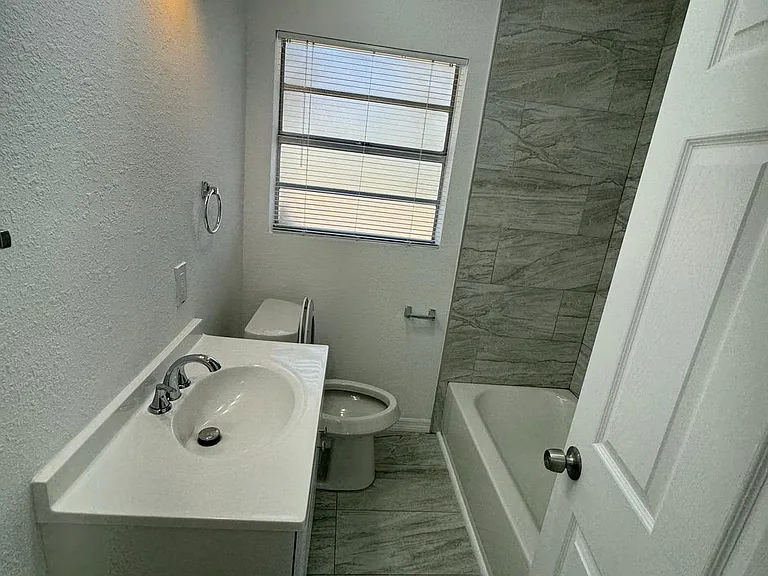 3120 E Columbus Dr — Photo 6