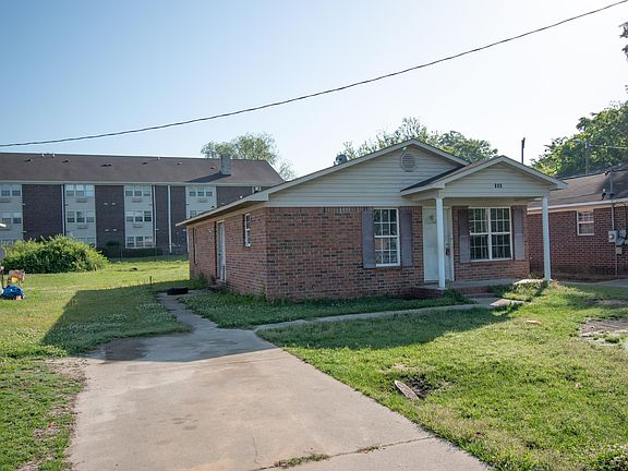 3rd image of 203 Japonica Ave