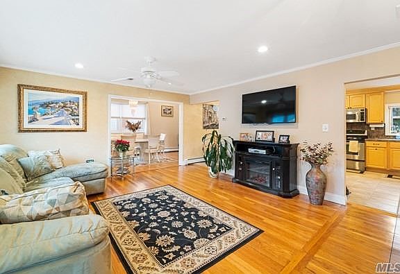 2nd image of 5 Barbara Cir