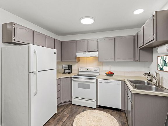 5th image of 4891-4893 Basswood Dr #4895
