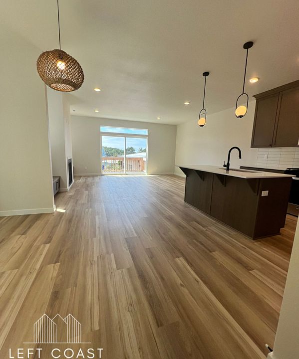 1st image of 333 SE Jetty Ave