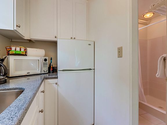 3rd image of 808 Kline St APT B
