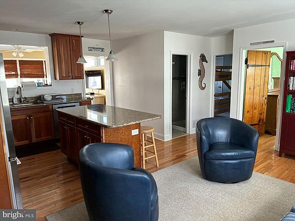 5th image of 9 E Mermaid Ln