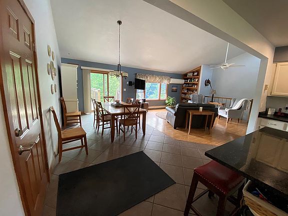 4th image of 212 N 10th Pl