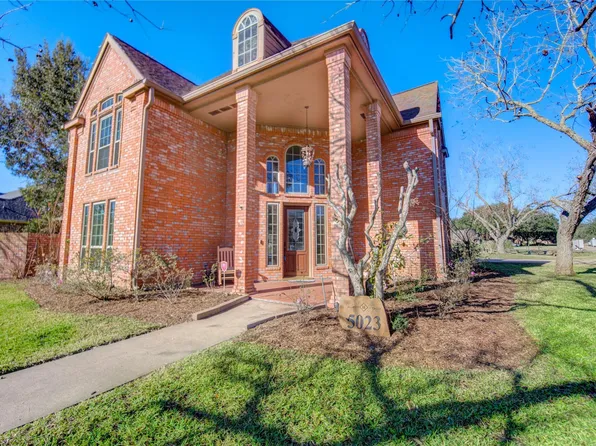 5023 Waterbeck St, Weston Lakes, TX 77441