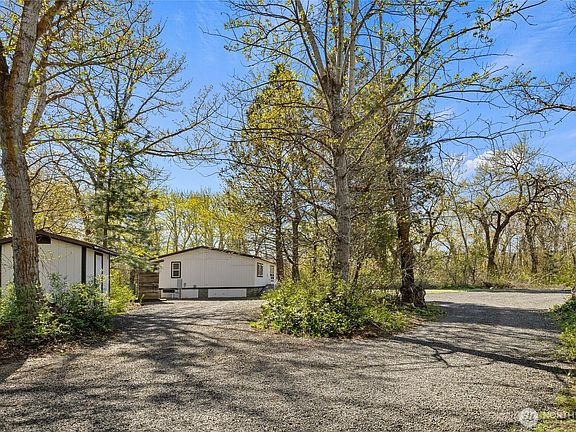 3rd image of 421 Cottonwood Road