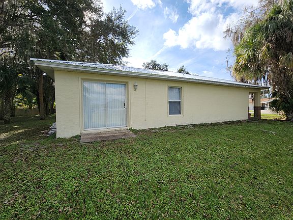 4th image of 2103 Queen Palm Dr