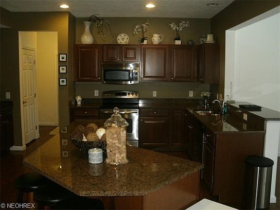 2nd image of 1208 Meadowbrook Ct